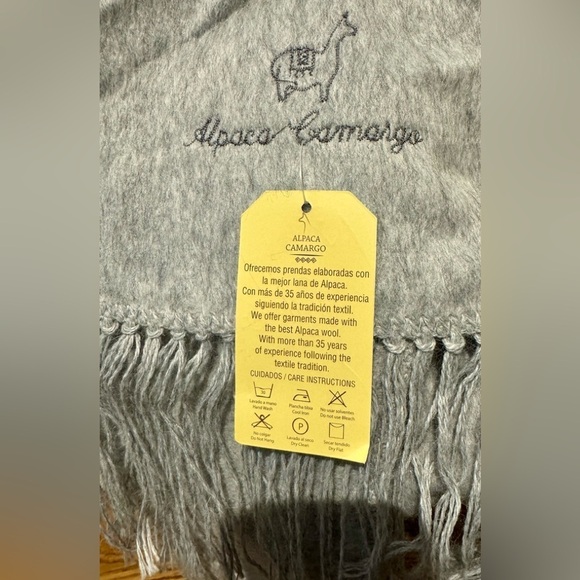 NWT ALPACA CAMARGO woven alpaca blend grey scarf - Picture 4 of 4